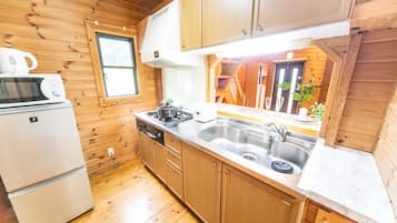 Fridge, microwave, stovetop, cookware/dishes/utensils
