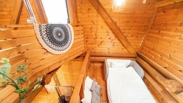 3 bedrooms, desk, free WiFi, bed sheets