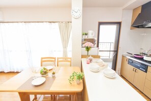 Dining - Free parking available A room with a spectacular view of the ocean on Awaji Island 5 minutes from / Awaji Hyōgo (Awaji)