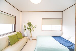 6 bedrooms, desk, iron/ironing board, free WiFi