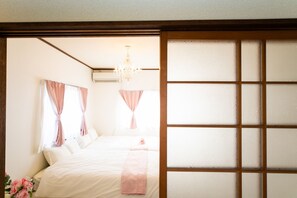 5 bedrooms, desk, free WiFi, bed sheets - Accommodates 14 people  Spacious 6LDK billiards  table tennis available in this villa Shimizucho - Yokkaichi Shimizucho / Yokkaichi Mie (Yokkaichi)