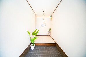 Interior - Accommodates 14 people  Spacious 6LDK billiards  table tennis available in this villa Shimizucho - Yokkaichi Shimizucho / Yokkaichi Mie (Yokkaichi)