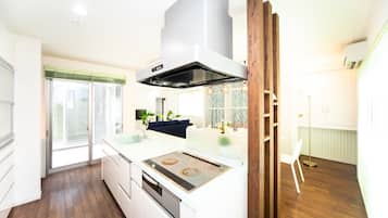 Fridge, microwave, stovetop, cookware/dishes/utensils