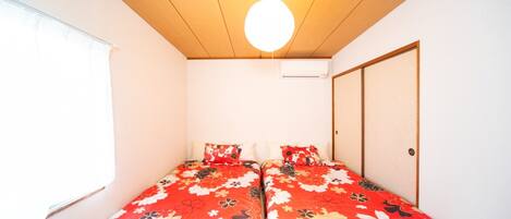 4 habitaciones, escritorio, wifi gratis y ropa de cama