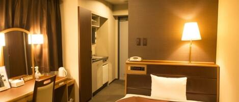 1 habitación, escritorio, tabla de planchar con plancha y wifi gratis