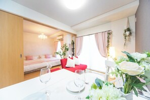 2 bedrooms, desk, free WiFi, bed sheets