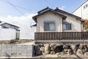 Exterior - A large detached house located in Hatsunaka Yokkaichi CityA private villa that can accommodate up / Yokkaichi Mie (Yokkaichi)