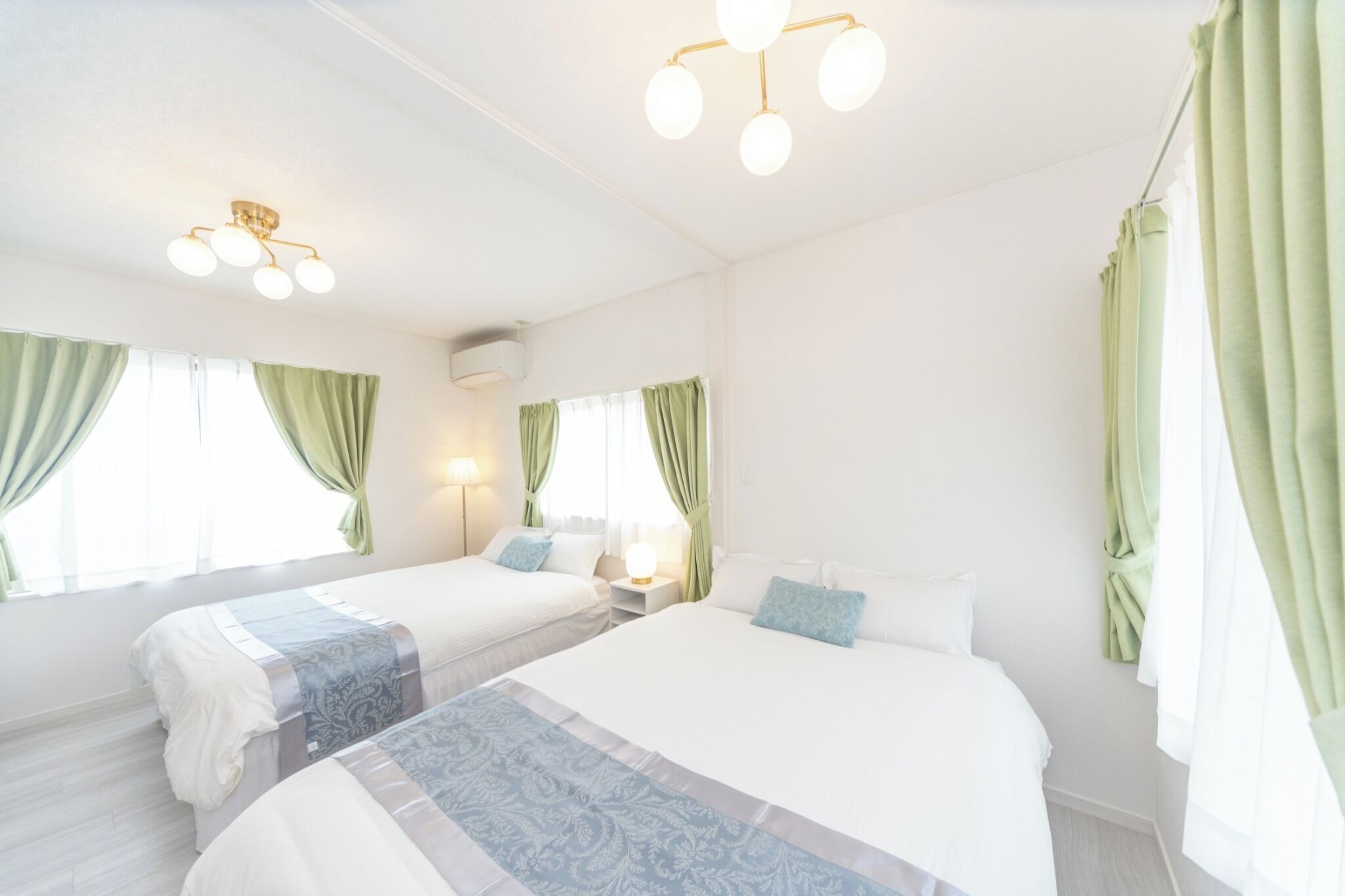 4 bedrooms, desk, iron/ironing board, free WiFi