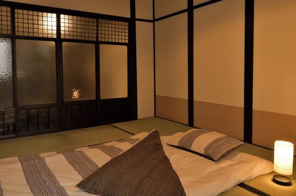 3 多间卧室、办公桌、免费 WiFi、床单