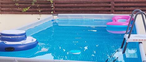 حمّام سباحة خارجي