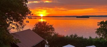 Lake front 3 bedroom 2 Storey Chalet, Sauna, Summer Heated Pool