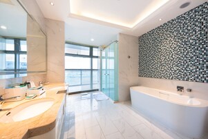 Executive Suite | Bathroom