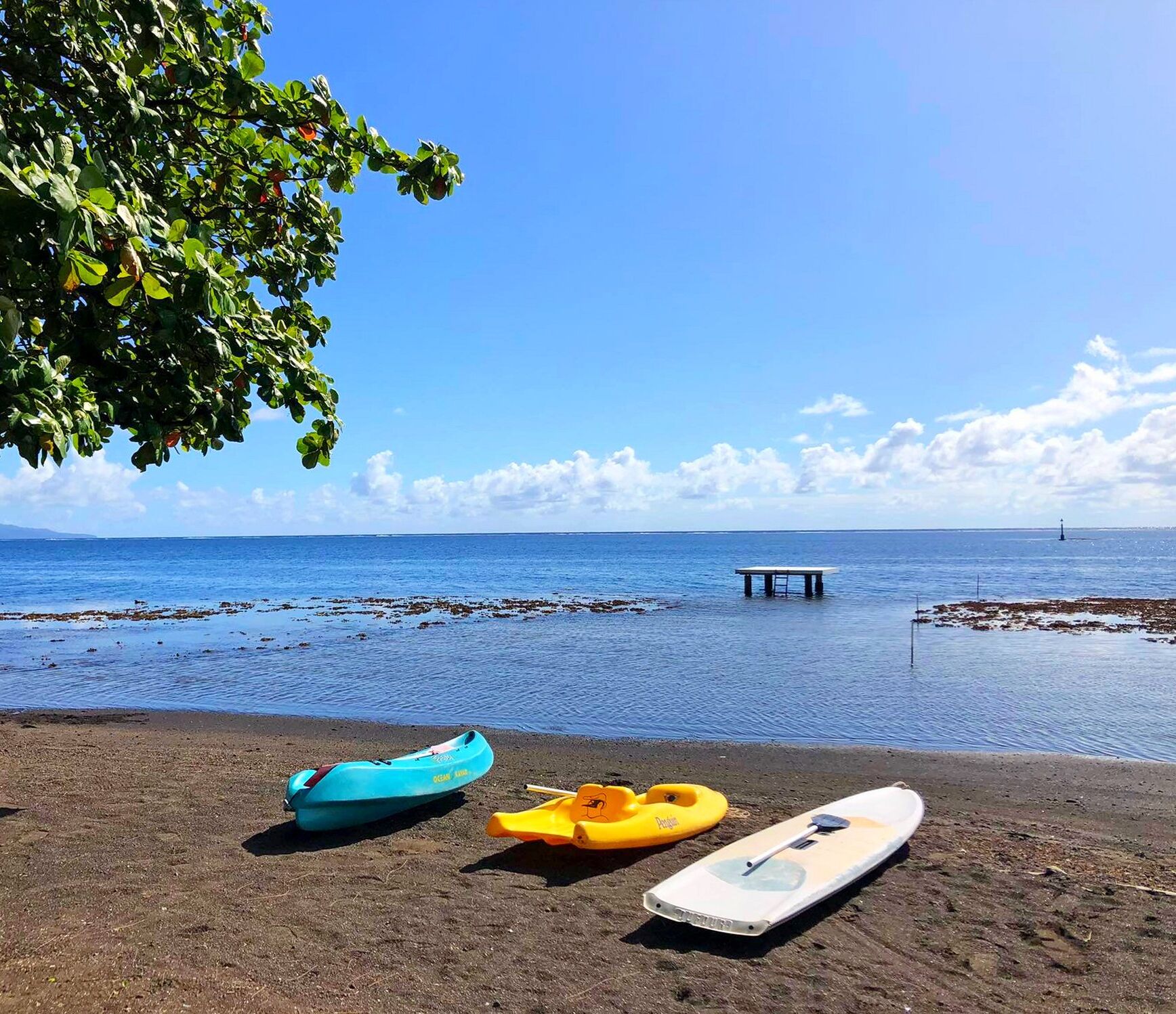 Family Beach House at Tautira-Tahiti w\/ black sand beach