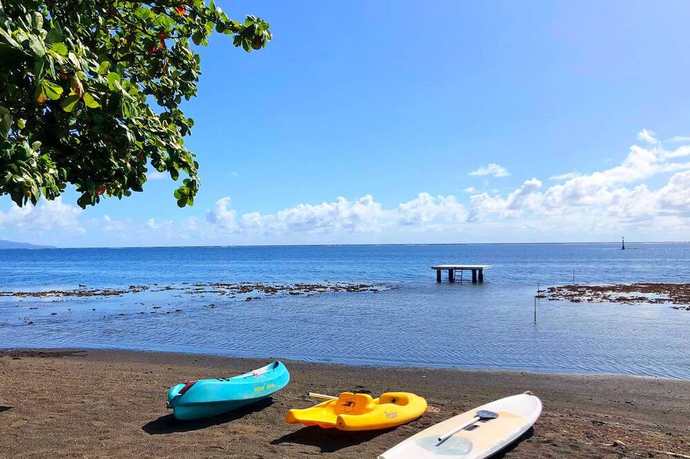 Family Beach House at Tautira-Tahiti w\/ black sand beach