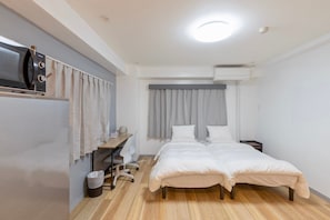 1 bedroom, desk, free WiFi, bed sheets