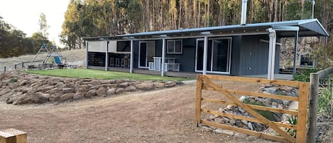 المنشأة من الخارج