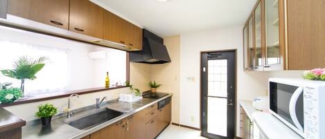 Fridge, microwave, stovetop, cookware/dishes/utensils