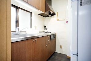 Fridge, microwave, stovetop, electric kettle