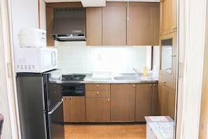 Fridge, microwave, stovetop, electric kettle