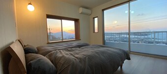 A house with a night view and a healing wood stove - HH / Kitakyushu Fukuoka