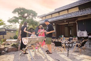 Outdoor dining - Right in front of the beach Old folk house  art  / Shozu-gun Kagawa (Shozu-gun)