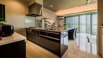 Fridge, microwave