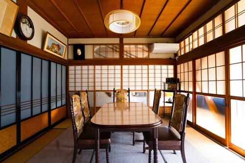 A 10minute walk from Ryuo Station Kashi no Ie w - oak house / Kai Yamanashi