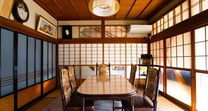 A 10minute walk from Ryuo Station Kashi no Ie w - oak house / Kai Yamanashi