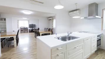 Fridge, microwave, stovetop, cookware/dishes/utensils