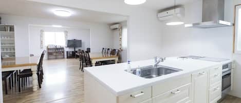 Fridge, microwave, stovetop, cookware/dishes/utensils