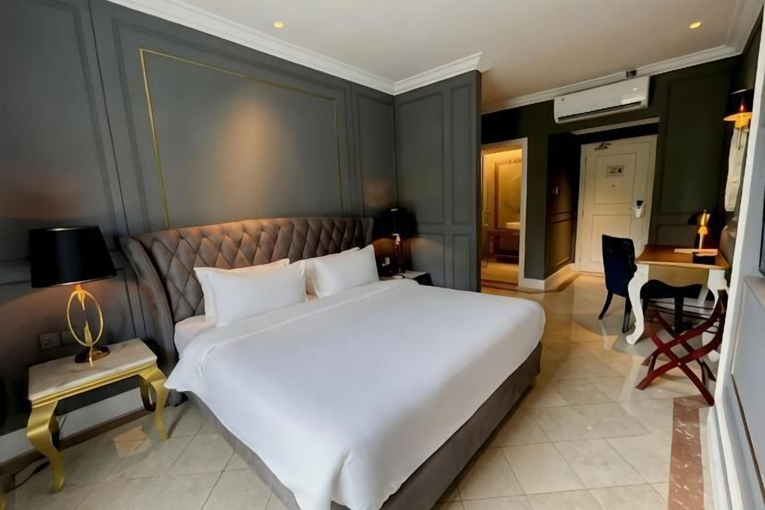 Premium bedding, in-room safe, desk, soundproofing