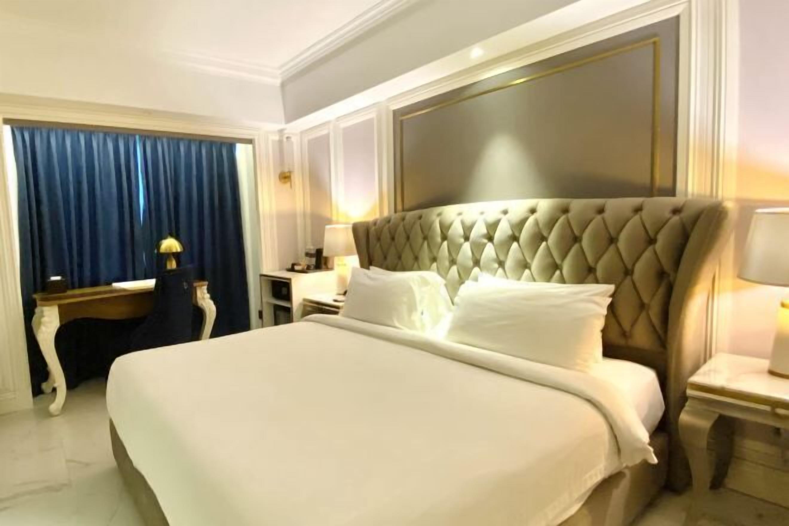 Premium bedding, in-room safe, desk, soundproofing