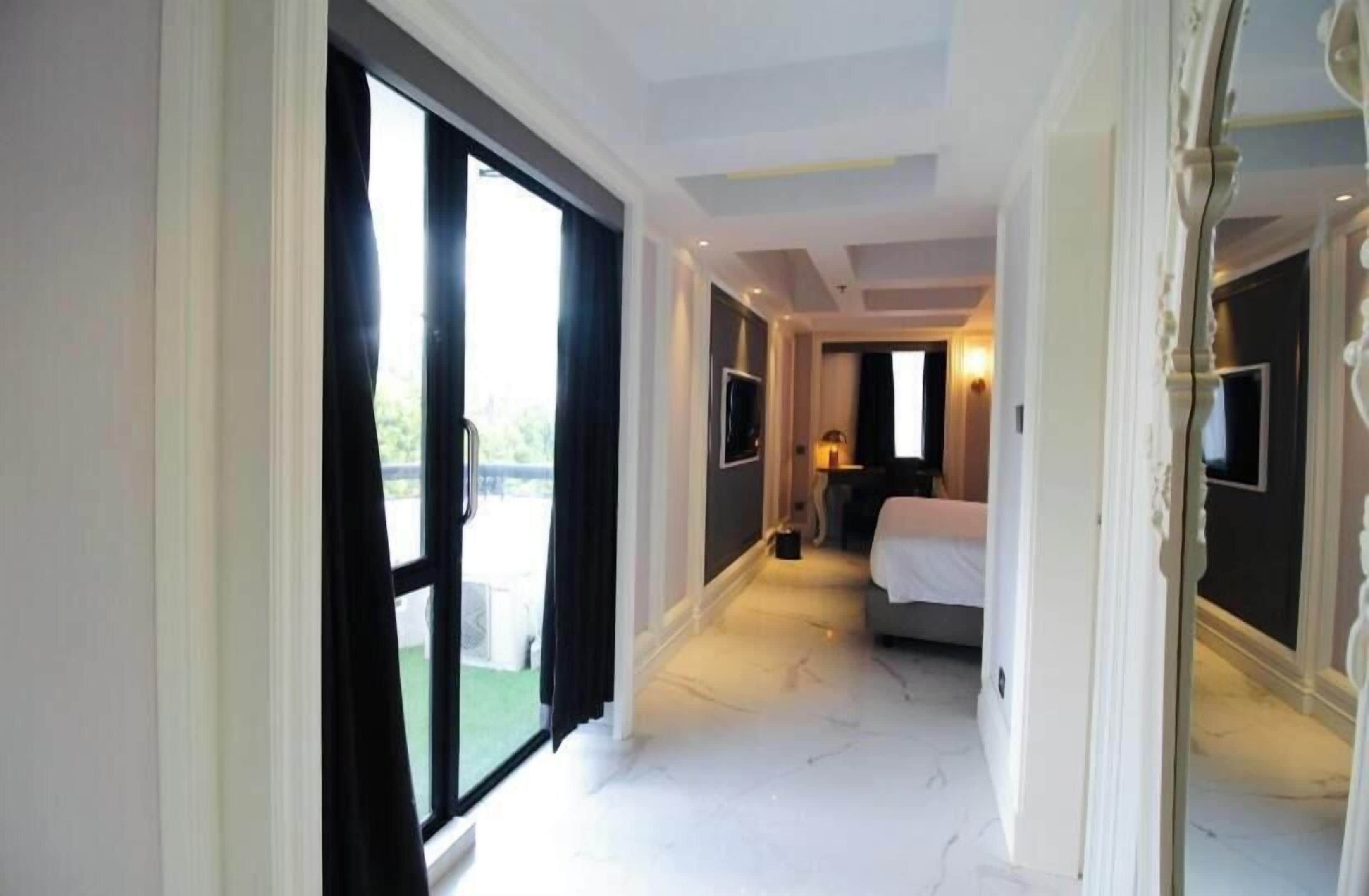 Escape Deluxe Balcony | Ropa de cama de alta calidad, caja fuerte, escritorio