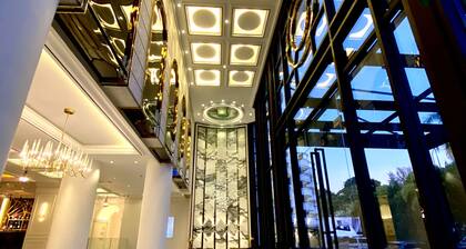 Grand Eska Hotel & Suite
