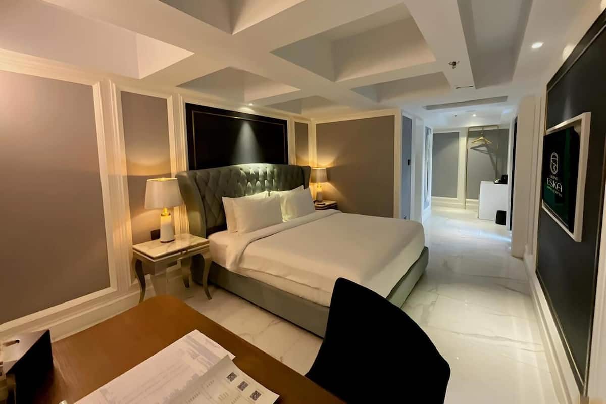 Premium bedding, in-room safe, desk, soundproofing