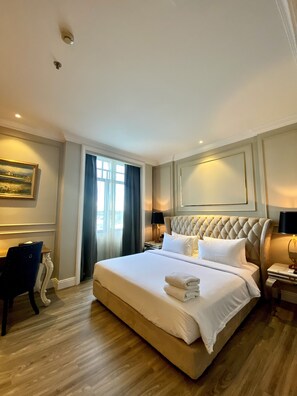 Suite 2 Bedrooms | Premium bedding, in-room safe, desk, soundproofing