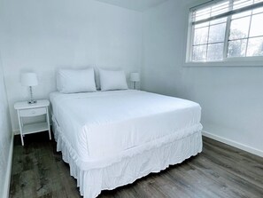 Free WiFi, bed sheets - The Sitka Spruce House (Forks)