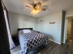 2 dormitorios, escritorio, wifi gratis y ropa de cama