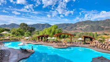 5 albercas al aire libre y camas balinesas (con cargo)