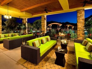 Courtyard - Welks Mountain Villas (Escondido)