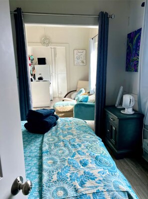 1 bedroom, iron/ironing board, WiFi, bed sheets - Marathon Historic Apartments- Bayview - Heart of downtown -Charming 1 bedroom (Seward)