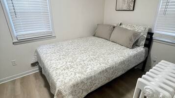 1 bedroom, desk, WiFi, bed sheets