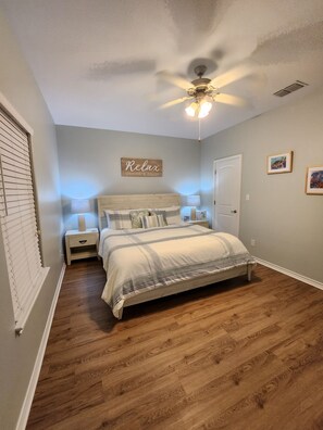 1 bedroom, iron/ironing board, free WiFi, bed sheets - #Beachliving @PalmBayVillage (Corpus Christi)