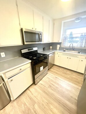 Private kitchen - Cozy home - great Perrysburg location (Perrysburg)