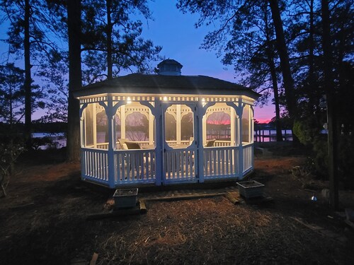 240 degree WATERVIEWS and gorgeous Sunsets!