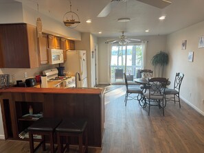 Fridge, microwave, oven, stovetop - 240 degree WATERVIEWS and gorgeous Sunsets! (Lottsburg)