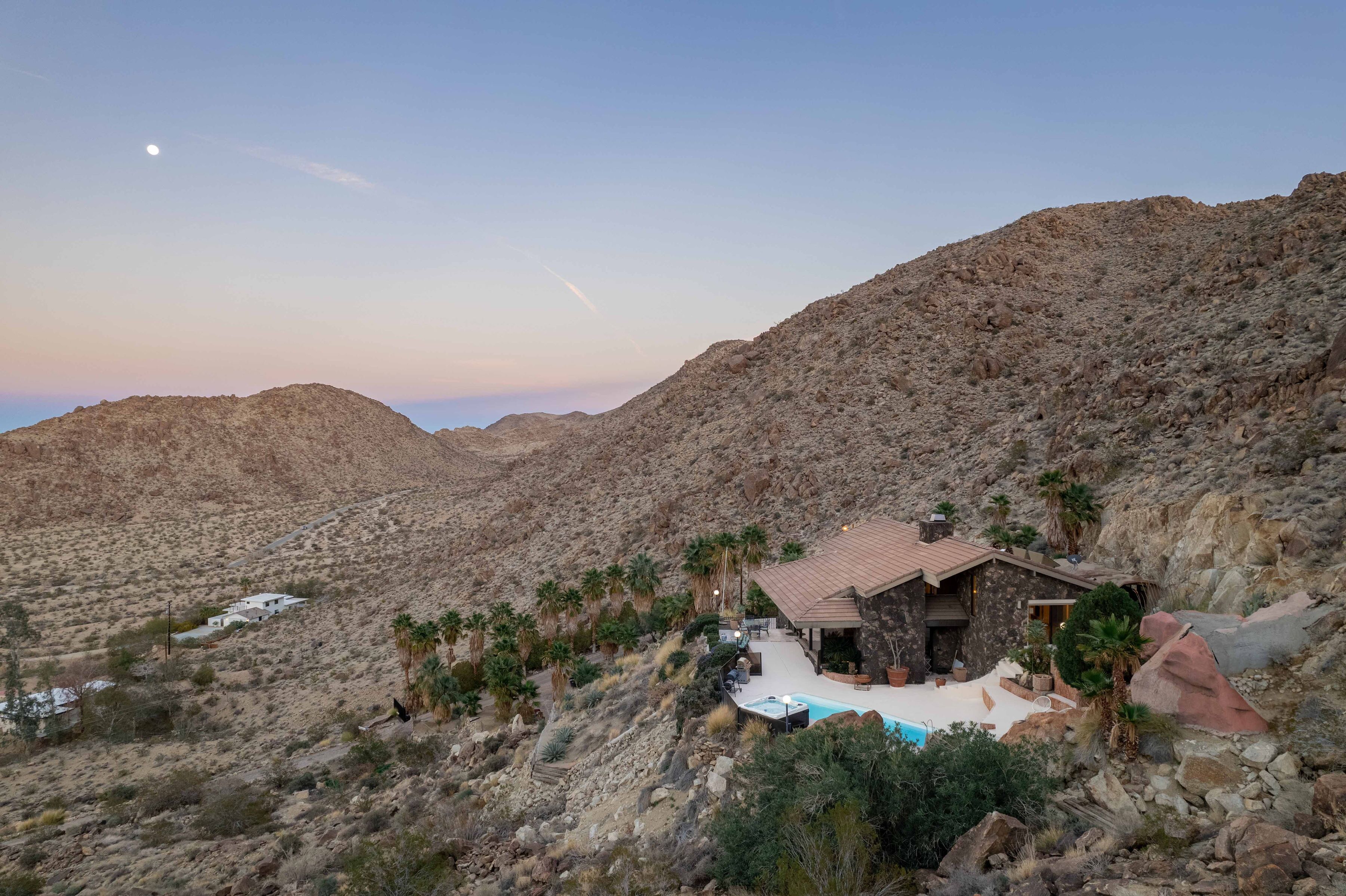 49 Palms Park Pl Joshua Tree National Park, Amazing views 5 ac estate Pool Spa