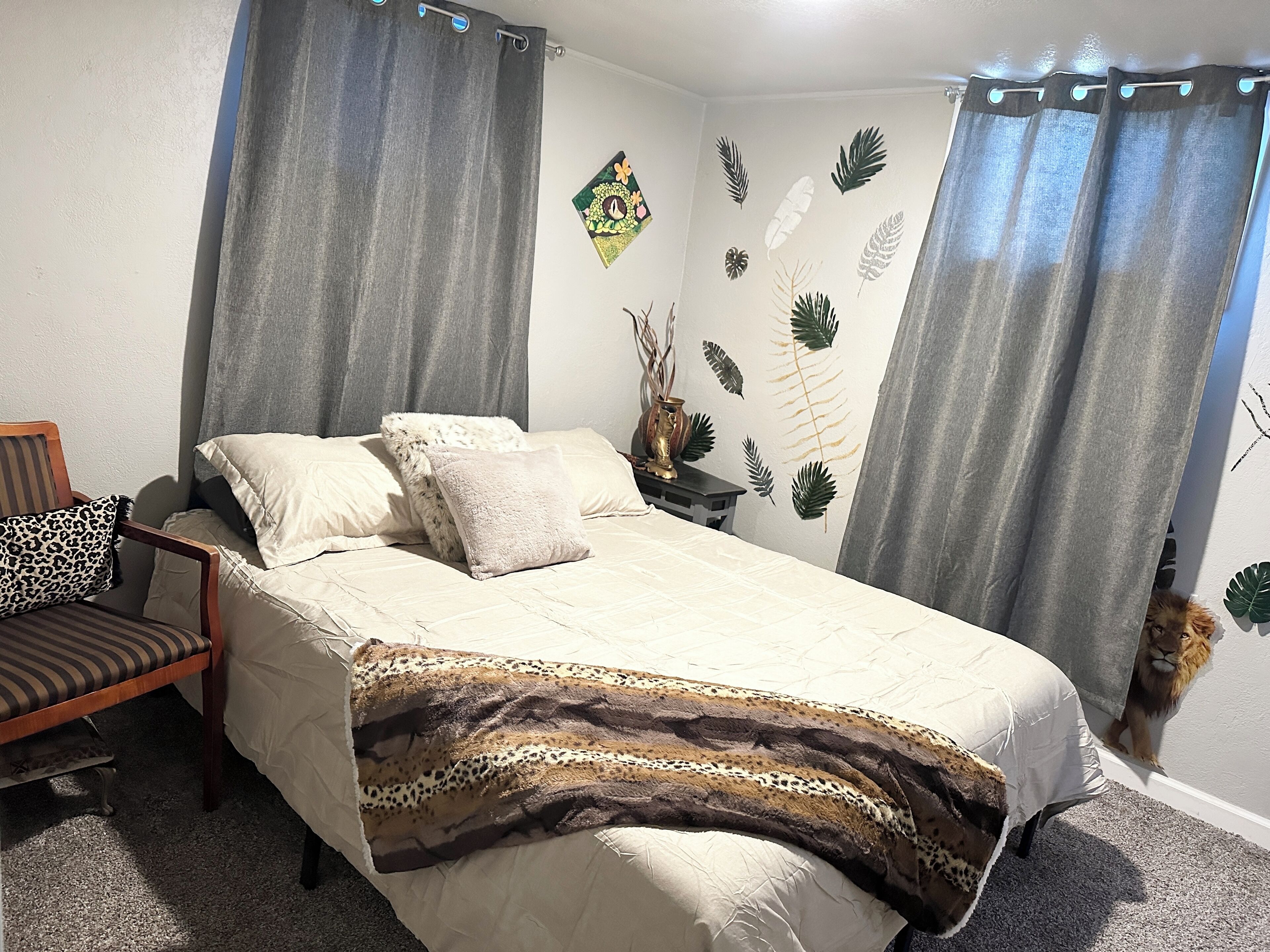 4 bedrooms, desk, iron/ironing board, travel crib