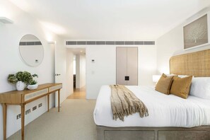 Bügeleisen/Bügelbrett, Reisekinderbett, kostenloses WLAN, Bettwäsche