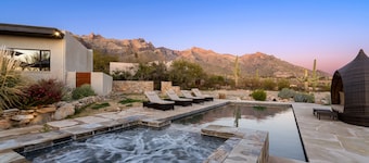 Luxury Desert Escape Pool, Spa, Pickleball, Basketball • Scenic Foothills Views